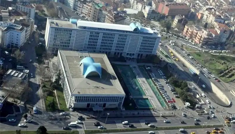 İBB'ye Yönelik Yolsuzluk Soruşturmasında Gelişmeler: Şüpheliler Adliyeye Sevk Edildi