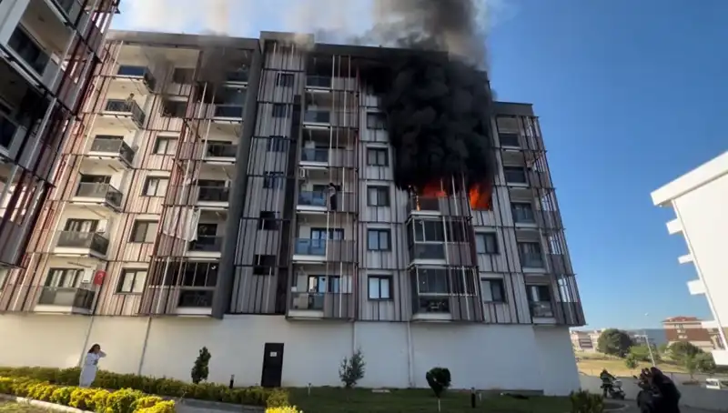 Çanakkale’de Korkutan Yangın: Şehir Halkı Geceyi Panik İçinde Geçirdi