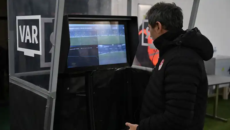 Beşiktaş-Gaziantep FK Maçında Alman VAR Hakemi: Tartışmalı Anlar Pazar Günü Yaşanacak!