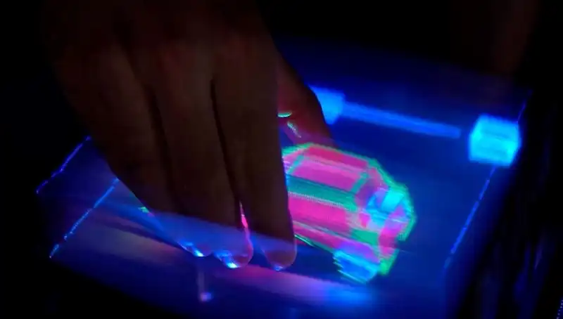 Dünyanın İlk Etkileşimli 3D Hologramı: Geleceğin Teknolojisi Kapıda!