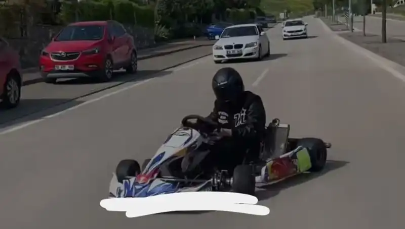 Tehlikeli Drift Oyunu: Go-Kart Sürücüsü Sokaklarda Yürekleri Ağza Getirdi