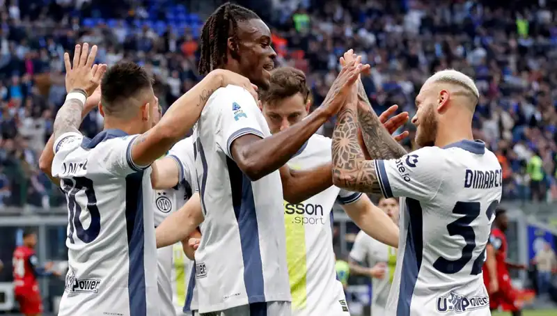 Serie A'nın Zirvesinde Puan Yarışı Kızıştı: Şampiyon Play-Off ile Belirlenebilir!