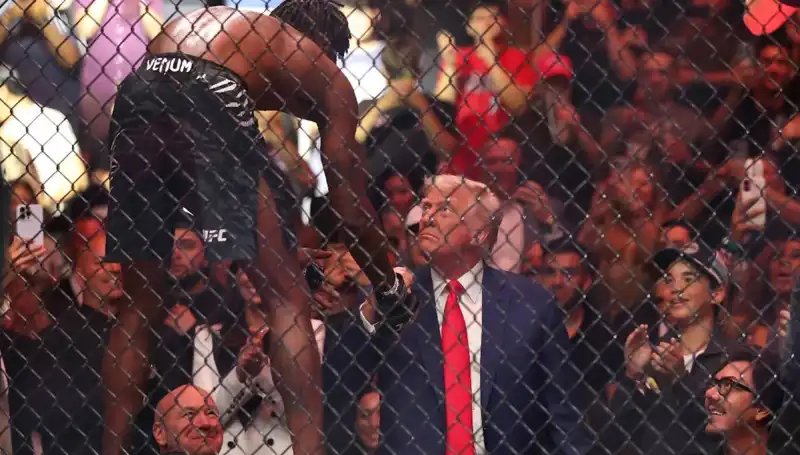 Trump, Beyaz Saray Bahçesinde İlginç Bir UFC Maçı Gerçekleştiriyor!