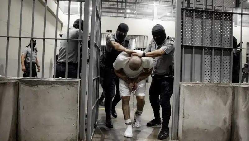 Trump'ın Cesur Kararı: El Salvador'daki Göçmen Krizine Yeni Bir Bakış