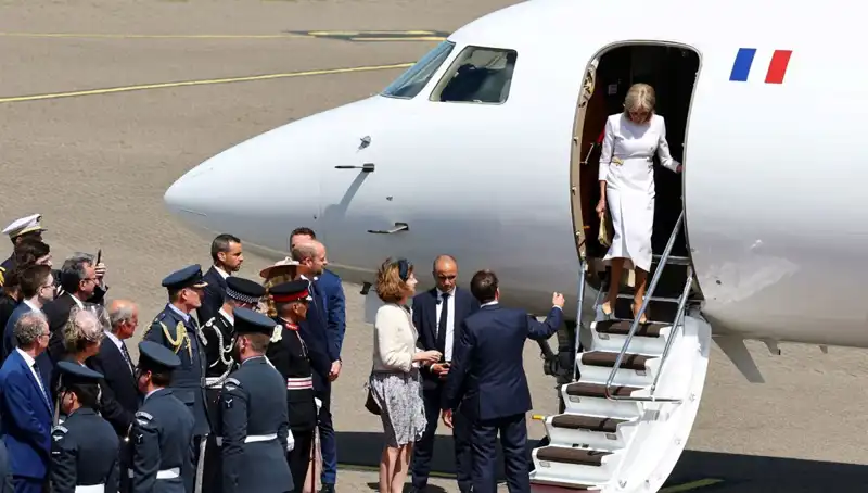 Eşi Brigitte Macron’un Elini Bıraktı: Olayın Şaşırtan Nedeni Ne?