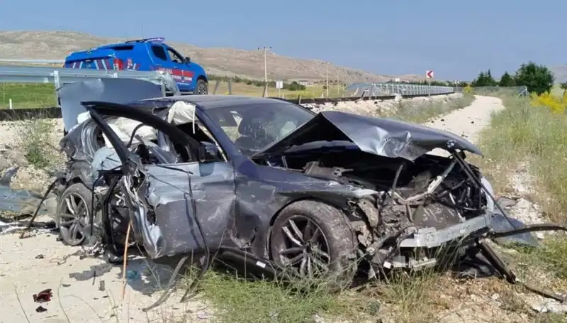 Sivas'ta İki Ayrı Trafik Kazası: 9 Yaralı, Neler Yaşandı?