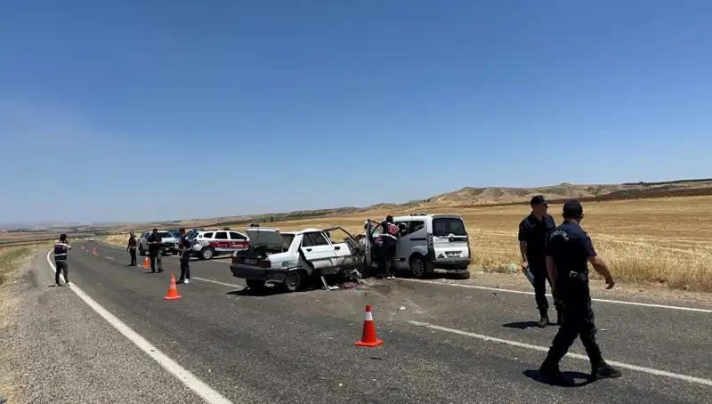 Adıyaman'da Faciaya Yol Açan Trafik Kazası: 4 Can Gitti