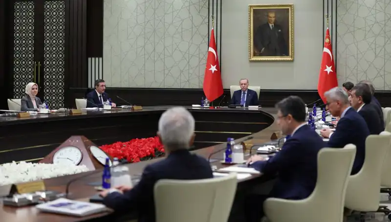 1 Mayıs’ta Kabine Üyelerinden Çarpıcı Mesajlar Geldi