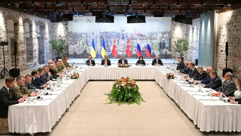 İstanbul Barış Zirvesi: Rus Heyeti Türkiye'de Barış Görüşmeleri için Toplandı