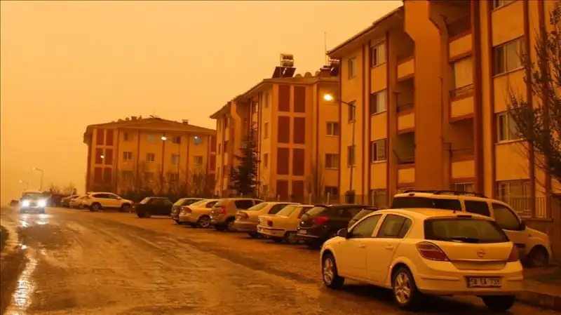 Meteorolojiden Şok Uyarı: Çöl Tozu ve Sağanak Yağış Birleşiyor!