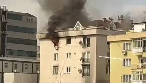 Mecidiyeköy'deki Dört Katlı Bina Yangını Paniğe Neden Oldu
