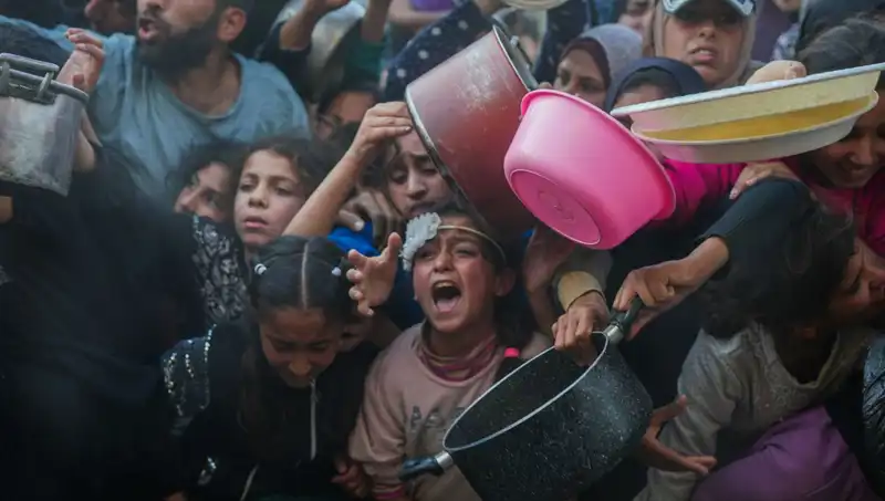 Gazze'deki Açlık Krizi: Un Stokları Tükendi, Halk Çözüm Arıyor