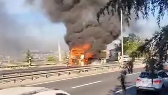 D-100 Karayolu'nda TIR Yangını: Trafik Alt Üst Oldu