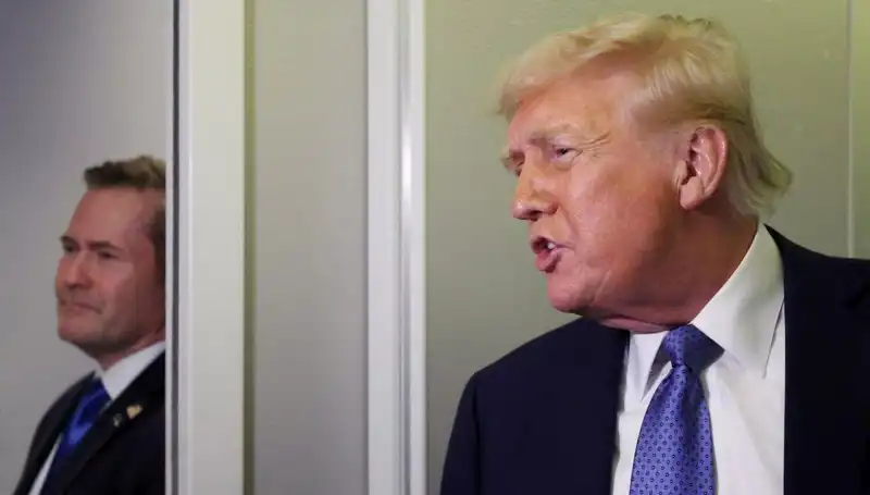 Trump’ın Mike Waltz’u Görevden Alma Kararı: Sızdırılan Planlar Çatışmayı mı Tırmandıracak?