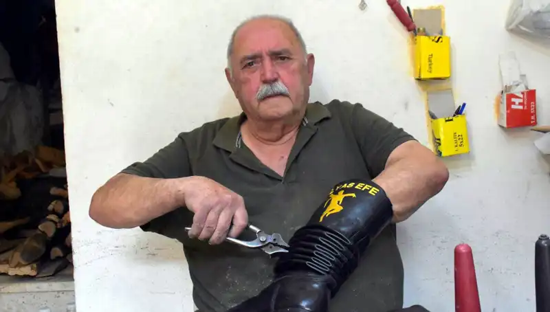 Tireli Hasan Usta: 64 Yıldır Sanatına Aşkla Bağlı Bir Usta