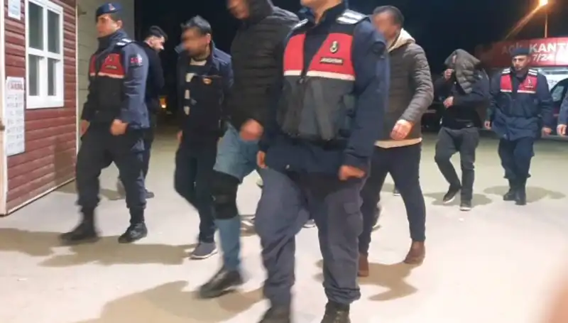 Bağ Evinde Uyuşturucu Partisi: Baskınla Yakalananların Üzerinden Çıkan Şoklar