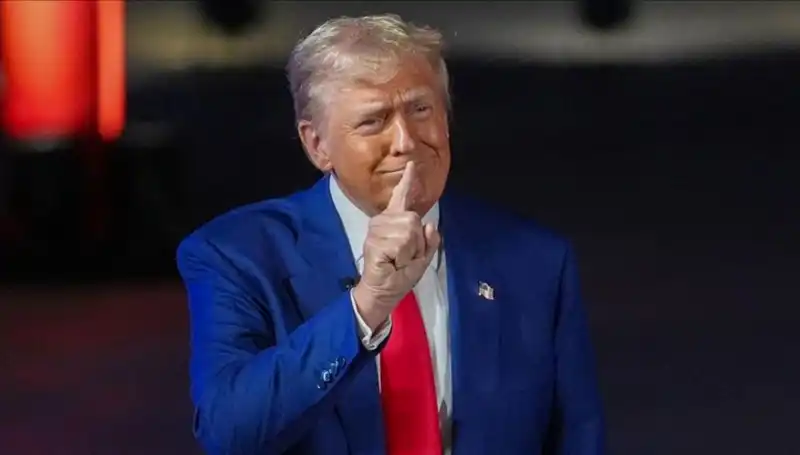 Trump’ın Wall Street Journal Hamlesi: Epstein ile Mektuplar Ortaya Çıktı!