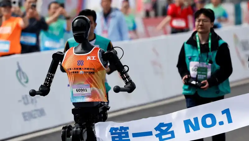 Çinli Robotların Maraton Koşusu: İnsanları Geride Bırakan Yapay Zeka!