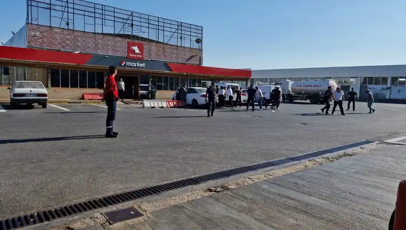 İki Aile Arasında Patlak Veren Omuz Atma Kavgası, Akaryakıt İstasyonunu Karıştırdı