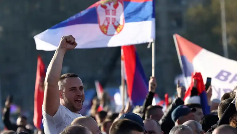 Sırbistan'ı Vermeyiz: 55 Bin Kişi Vucic İçin Sokaklara Döküldü