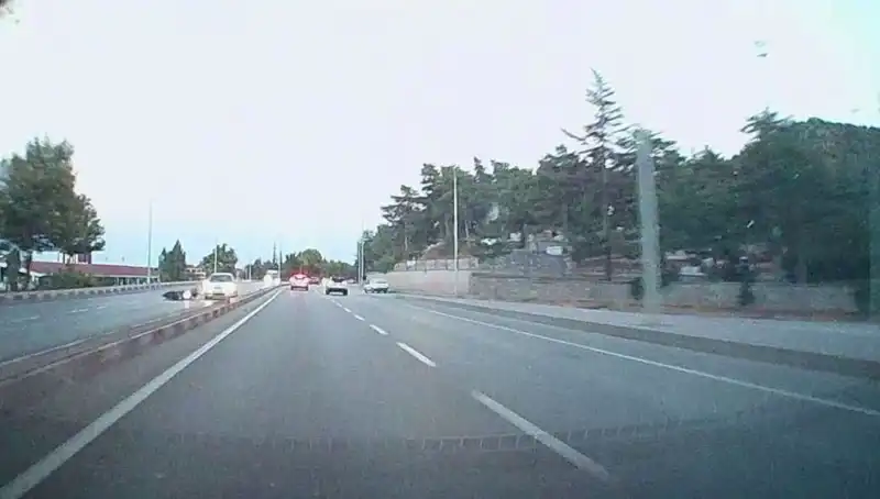 Otomobil-Motosiklet Çarpıştı: Kaza Sonrası Acil Durum ve Yaralı