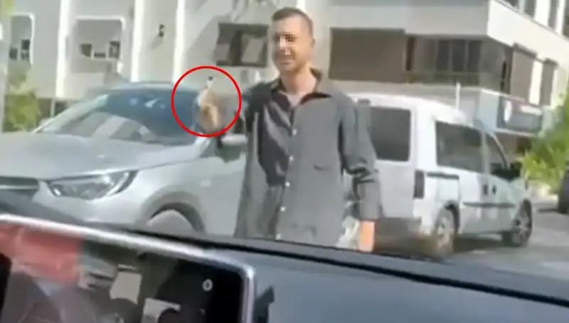 Kadınlara Silah Doğrultarak Trafik Kuralı İhlali Yapan Sürücü Hakkında Şok Edici Gelişmeler