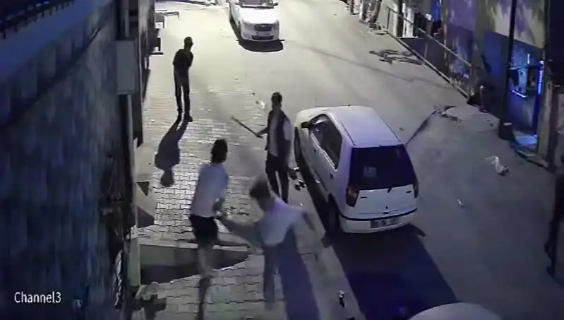 Başakşehir'de Taşlı Sopalı Kavga: Şok Eden Görüntüler Ortaya Çıktı!