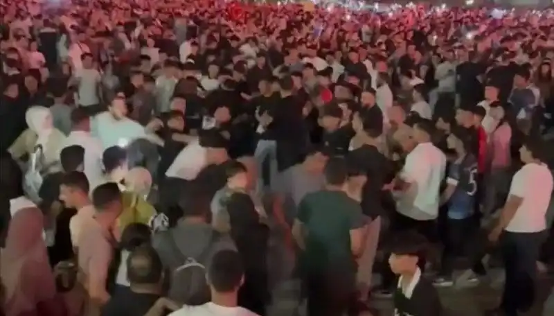 Geceyi Kana Bulayan Konser: Bıçaklı Kavga Üç Kişiyi Yaraladı