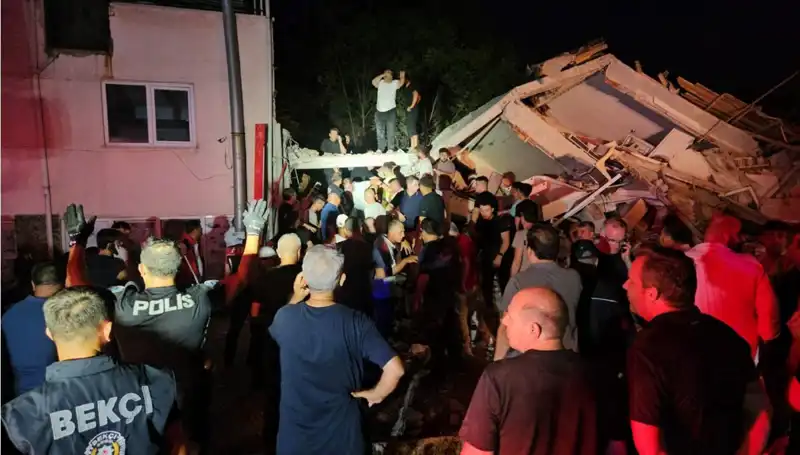 Balıkesir Sındırgı’da 6.1 Büyüklüğünde Deprem: Hayatını Kaybeden ve Yaralananlar