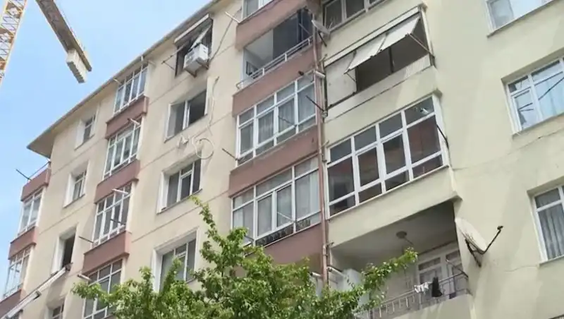 İstanbul'da Kolonları Patlayan Site: 96 Dairenin Tahliyesi Neden Gerekti?