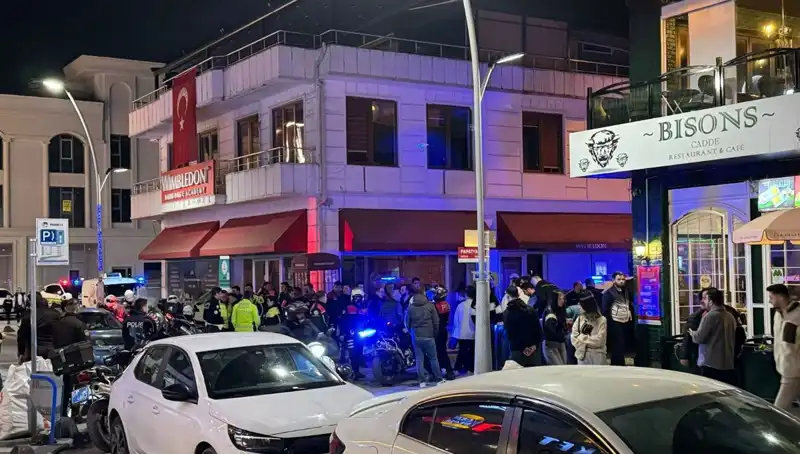 Kafede Dehşet Anları: Havaya Ateş Açan Adam, Karşısındaki Kafe Sahibini Bıçakladı