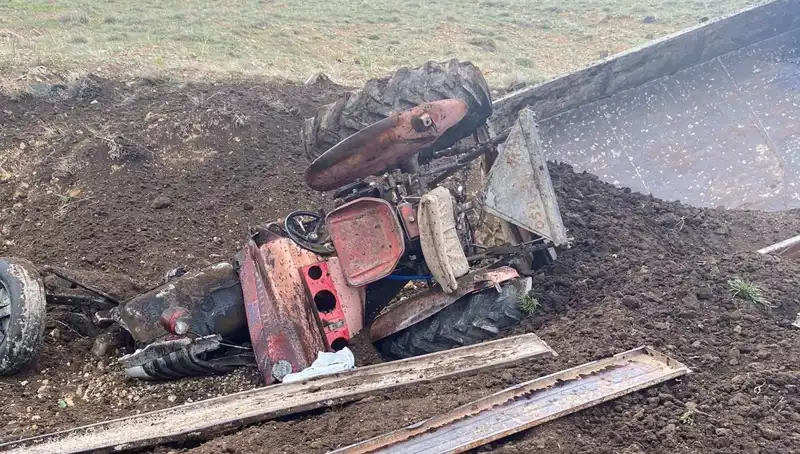 Kayseri'de Kontrolden Çıkan Traktör Şarampole Yuvarlandı: Kaza Anının Şok Edici Görüntüleri