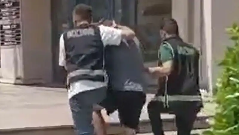 Türkiye'de Sahte Dövizle Alışveriş Yapan Turist Sınır Dışı Edildi
