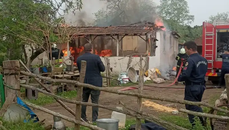 Elektrik Kontağından Yangın Çıktı: Ekipler Zamanında Müdahale Etti