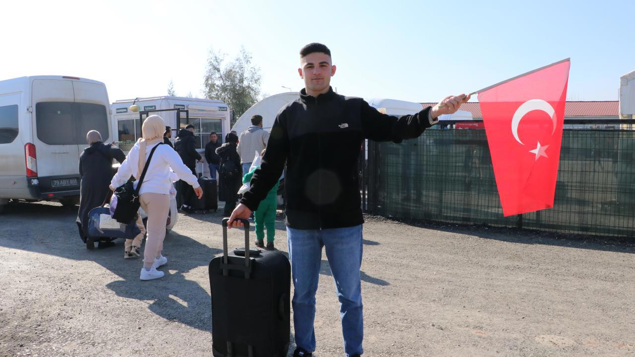 Suriye'ye Türk bayrağıyla dönen Abdulkadir'den ilginç açıklama