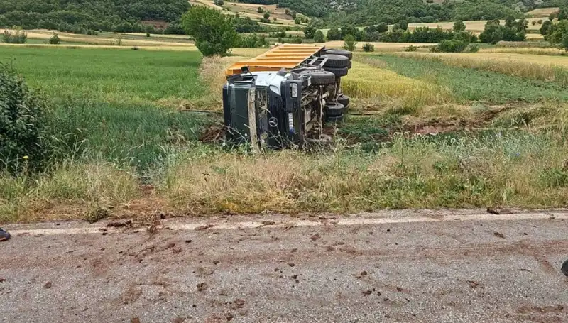 Tokat'ta Devrilen Kamyon Feci Kazaya Sebep Oldu: Şoför Hayatını Kaybetti