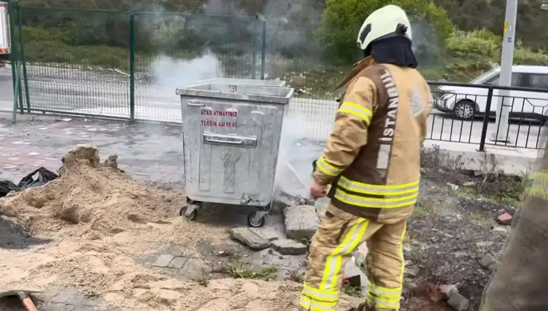 Başakşehir'de Çöp Konteynerinde Kimyasal Madde Panik Yarattı!
