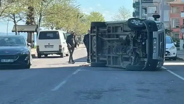 Otomobile Çarpan Araç Yolda Duran Şok Edici Anları Yakaladı