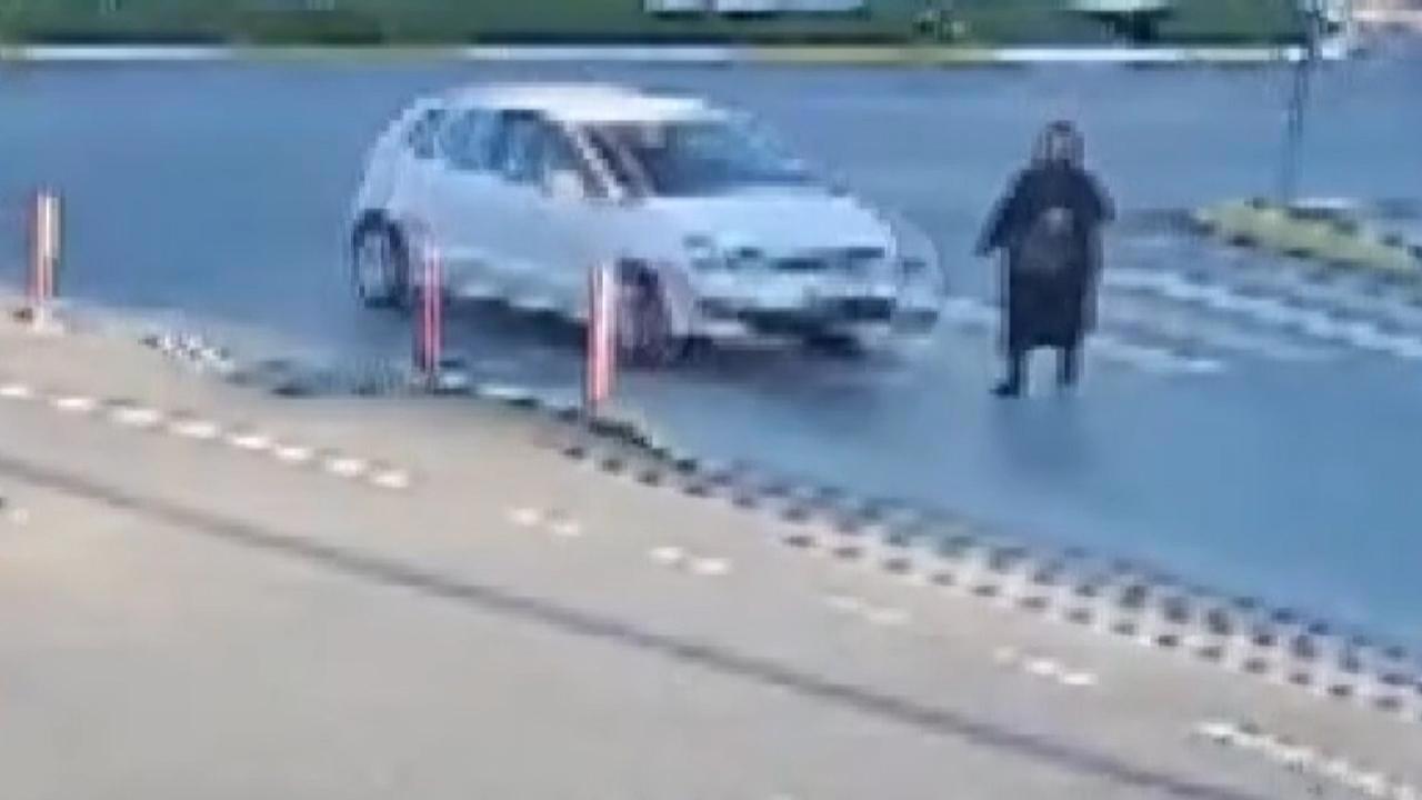 İstanbul'da Araba Kazası Geçiren Kadın, Yardım Beklerken İkinci Kaza Geçirdi