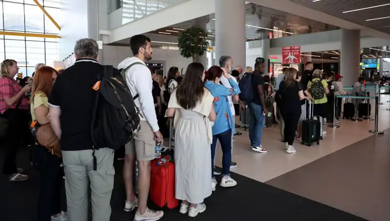 İstanbul Havalimanı'nda Bayram Yoğunluğu: 1642 Uçuş Bekleniyor!