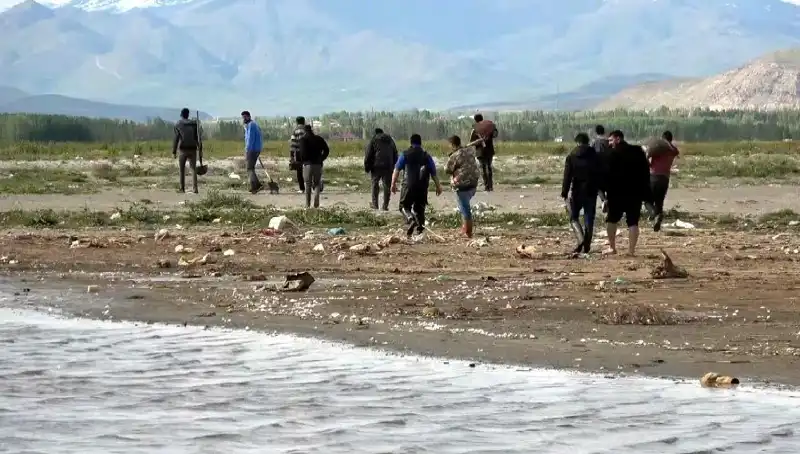 İki Mahalle Arasındaki 1 Kilometrelik Mesafe Yürüyerek Aşılıyor!
