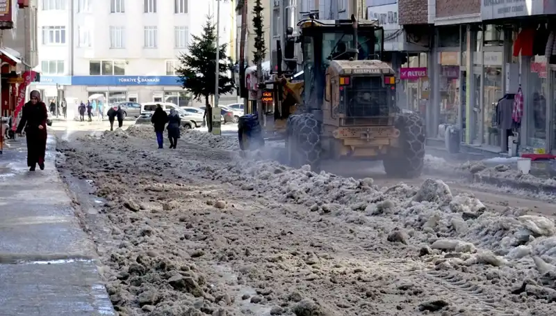 Sarıkamış’ta Kış Hazırlıkları: Kar ve Buzlar Temizleniyor