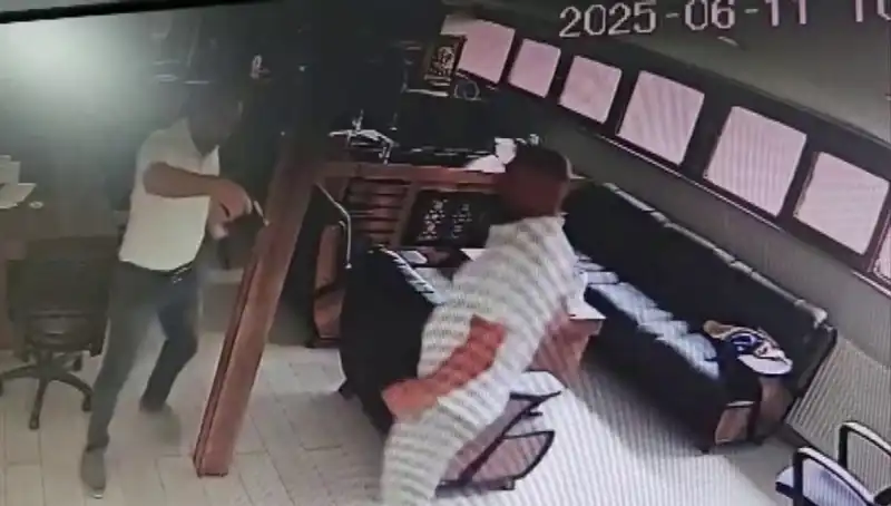 Alacak Verecek Meselesi Kanlı Bir Çözüme Kavuştu: Kalfa, Patronunu Öldürdü
