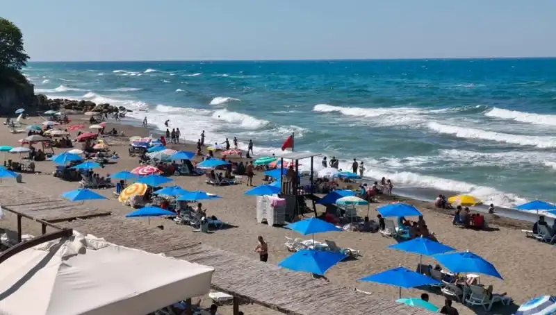 Akçakoca'da Şok Gelişme: Yeni Denizde Yüzme Yasağı Başladı!