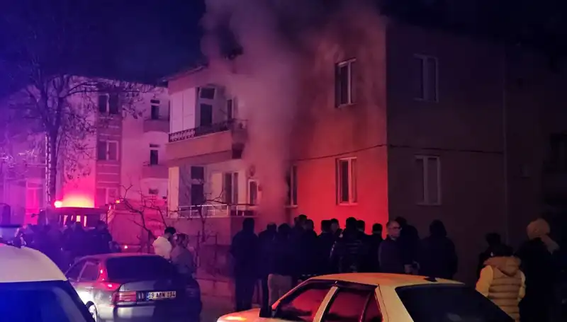 Çorum'da Bodrumdaki Yangın: 10 Kişi Dumandan Etkilendi