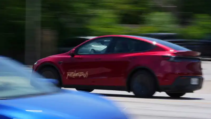 Musk’ın Robotaxi Projesi Hayal Kırıklığı Yarattı: Hız Sınırını Aşarak Kaza Yaptı