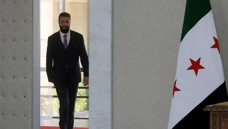 Paris’te Şara-Macron Zirvesi: Fransa, Yeni Suriye’nin İnşasında Destek Verecek