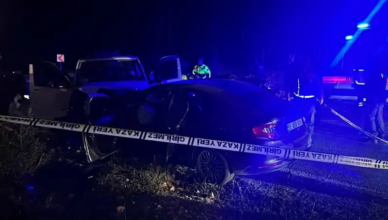 Ters Şeritte Dehşet Saçan Minibüs Kazası: 1 Ölü, 8 Yaralı