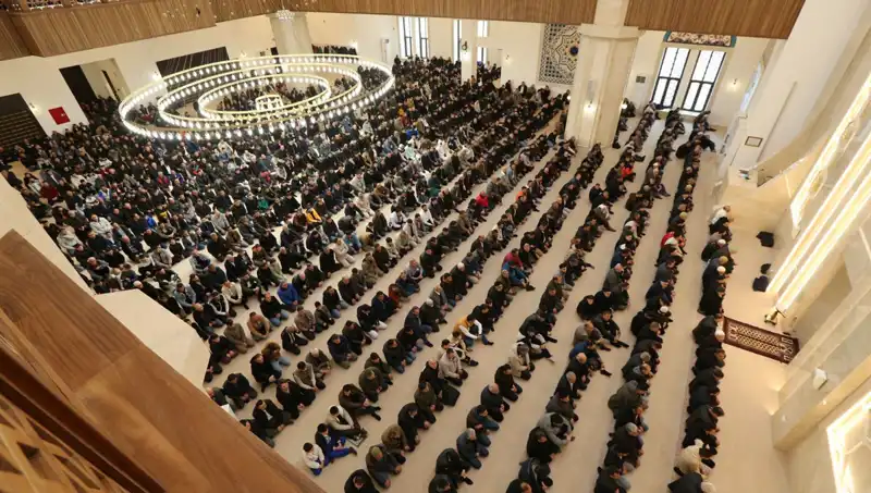 Cuma Namazı Saatleri 4 Nisan 2025: İstanbul, Ankara, İzmir ve Diğer Şehirlerdeki Zamanlar