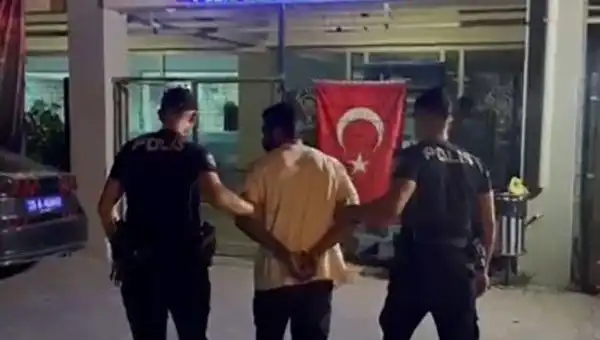 İzmir'de 18 Yıl 9 Ay Hapis Cezalı Firari Eylemli Yakalandı